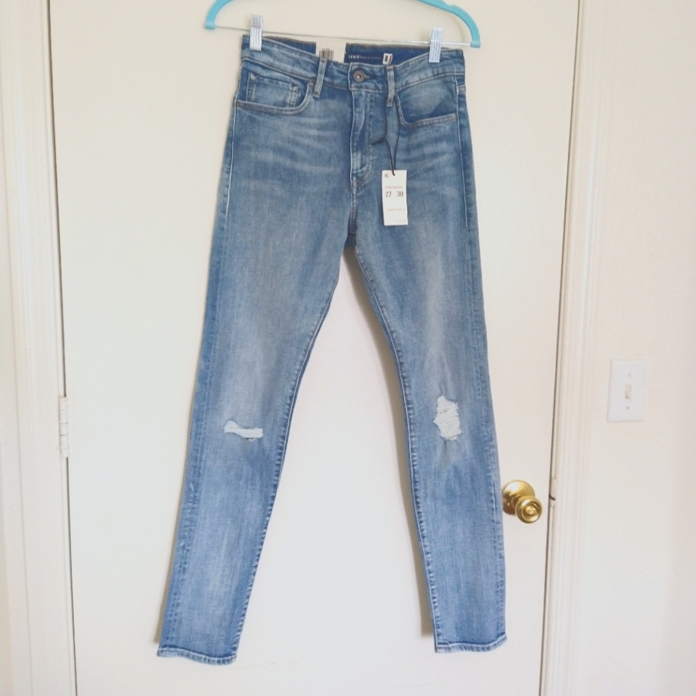 Levi's High Rise Ripped Light Wash Skinny Jeans